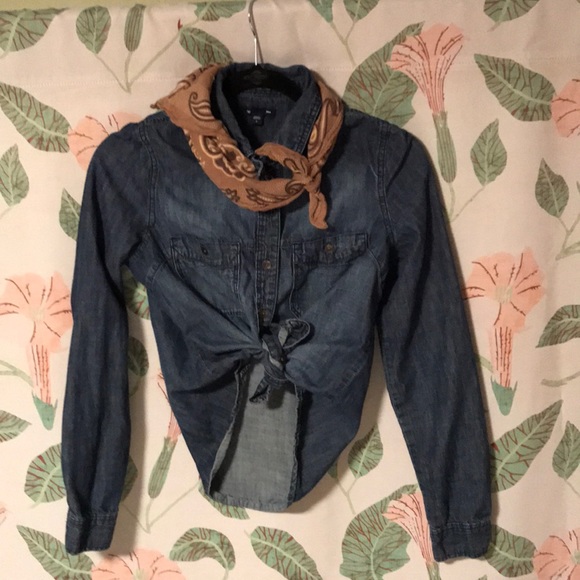 GAP Tops - 👖Gap s denim shirt